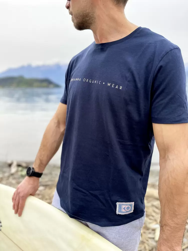 T-SHIRT Navy IN COTONE BIOLOGICO 100% con fondo capo arrotondato  